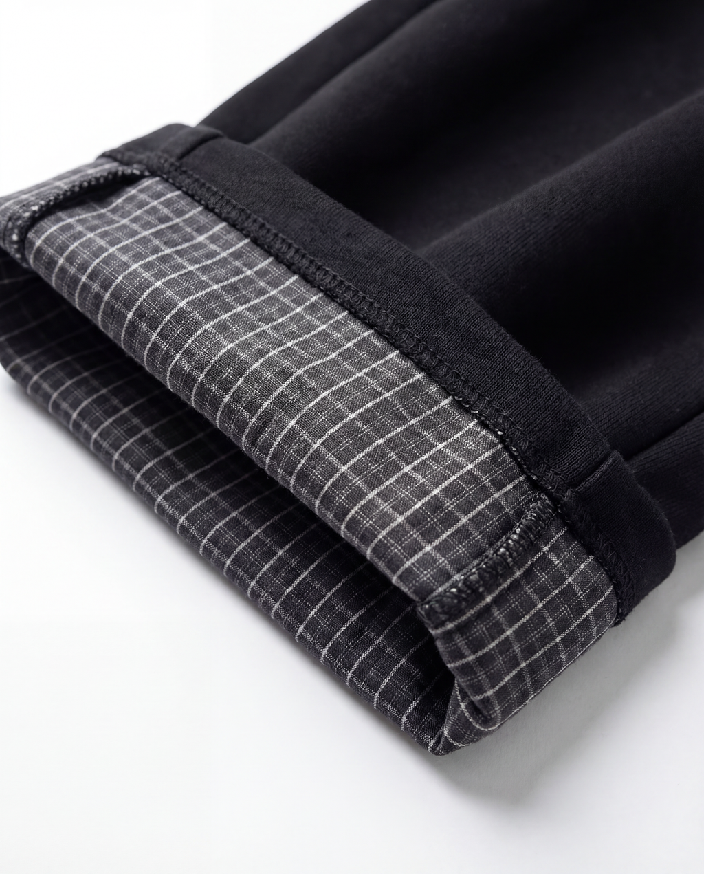 Red Thread Barrel sweatpants in black, interior detail