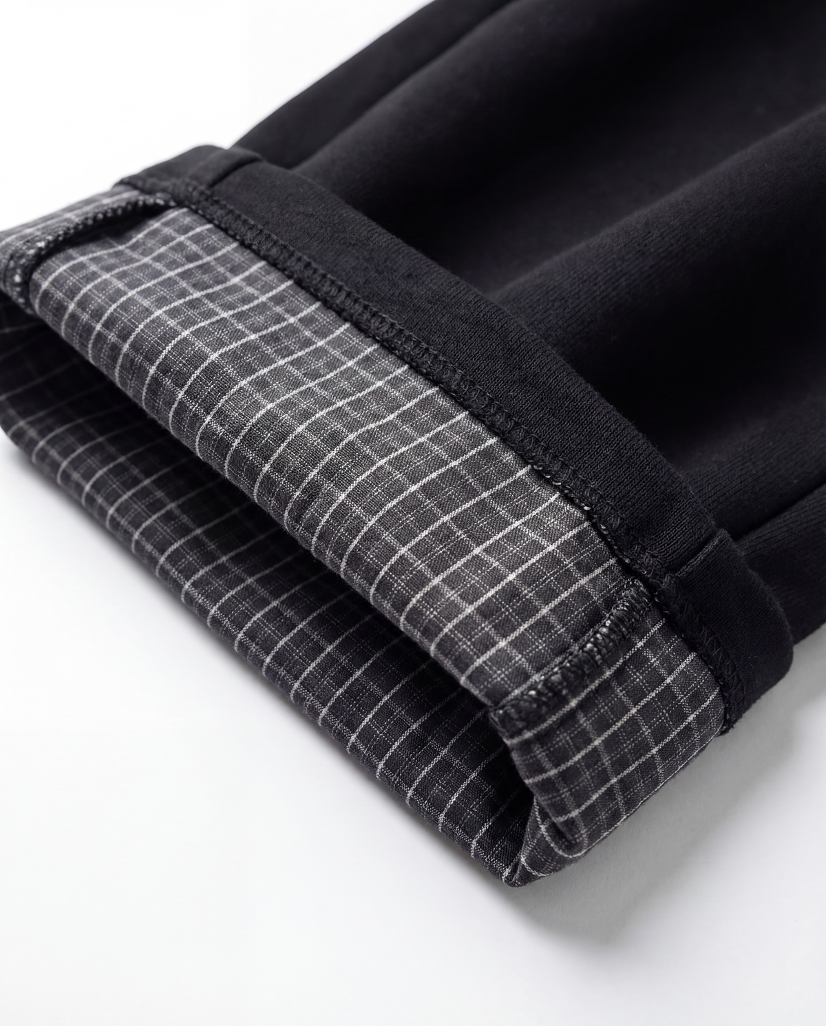 Red Thread Barrel sweatpants in black, interior detail